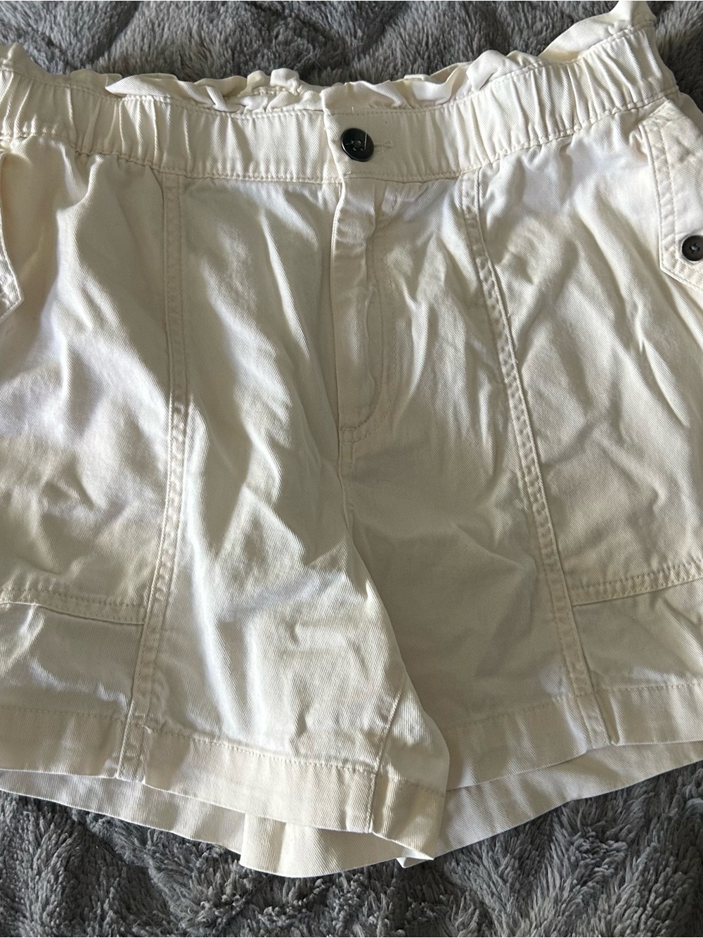 Old Navy Cream Women's Casual Shorts